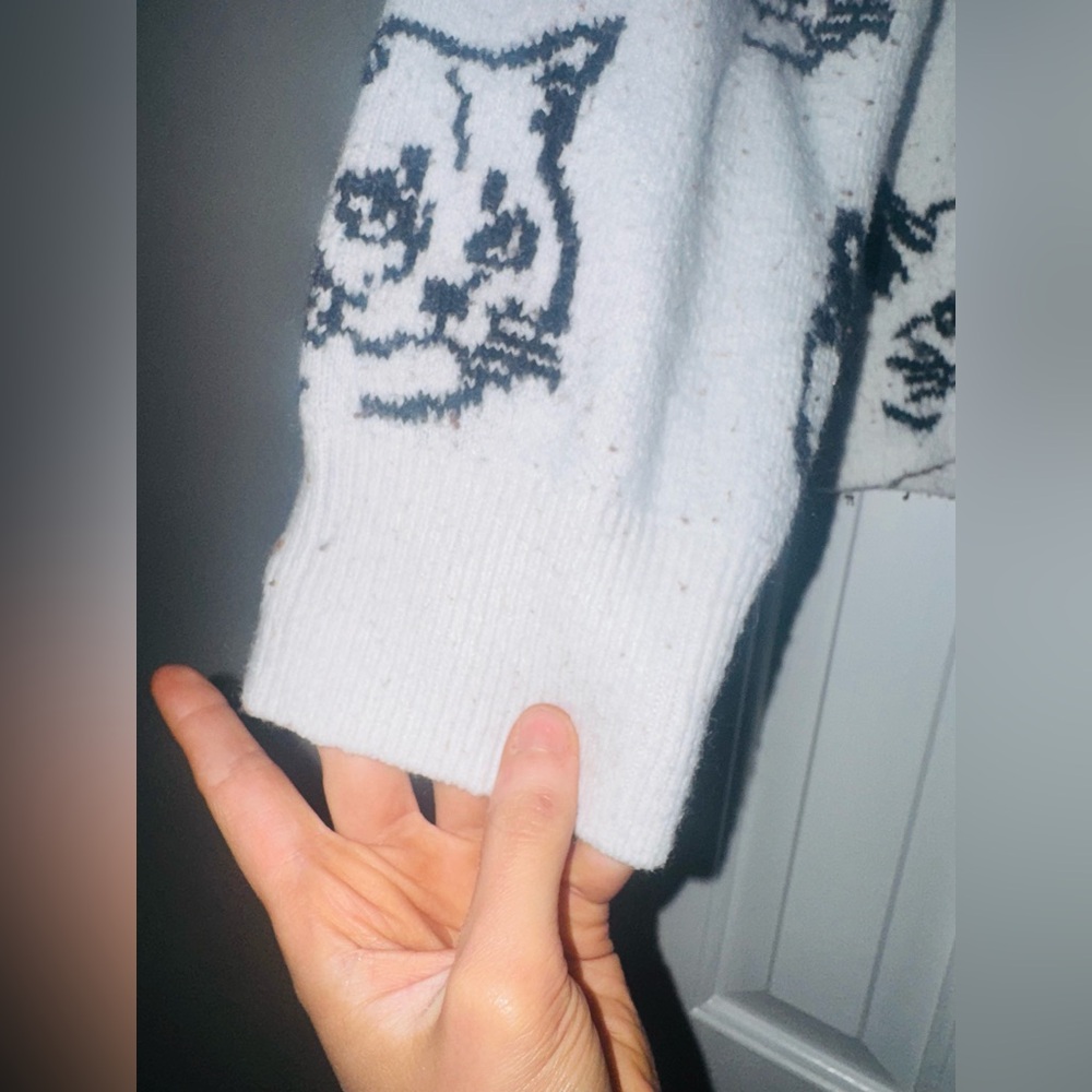 👑 SIZE SMALL H&M Divided Black and White Cat Print Sweater - Picture 2 of 9